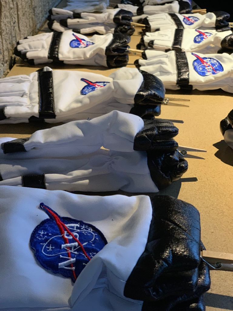 TTTM gloves- kid audience